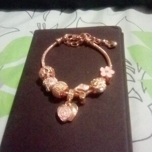 Bracelet with seven piece charms color pink